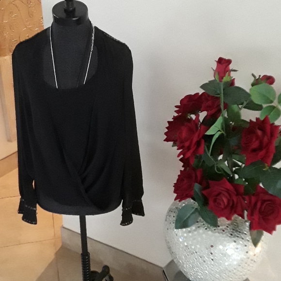 CACHE Top - Picture 1 of 6